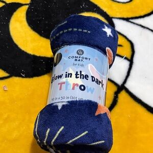 Comfort Bay Kids Glow Throw Blanket - stars and sky